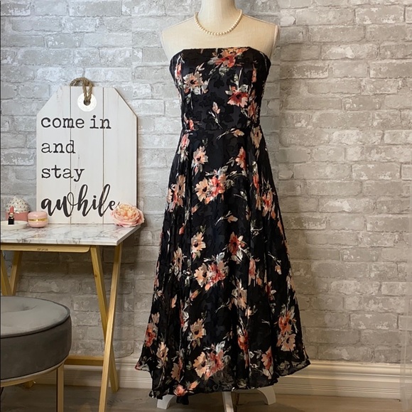 White House Black Market Dresses & Skirts - White House Black Market Floral Dress